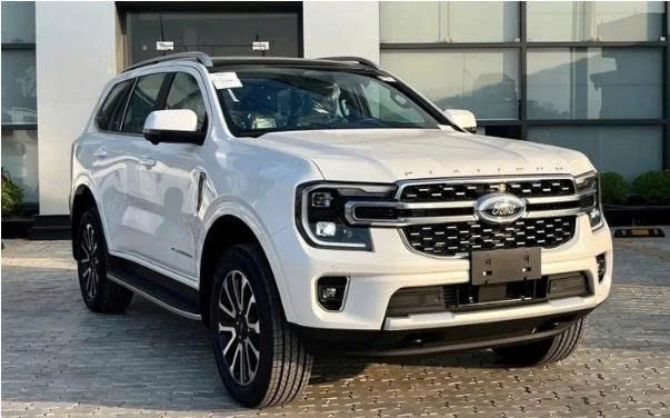 Ford Everest sắp có bản máy xăng ở Việt Nam, đi 100km tiêu thụ 10 lít nhiên liệu